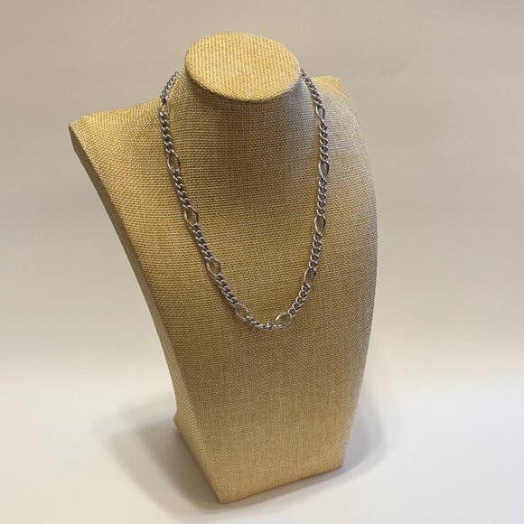 8 Assorted Silver Necklaces - Picture 15 of 16